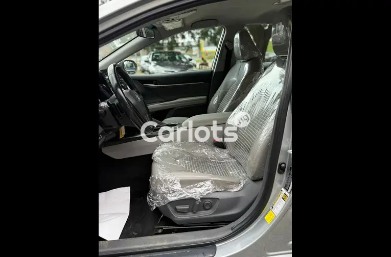 FOREIGN USED 2021 TOYOTA CAMRY SE for sale in Abuja, FCT - photo 3 of 7