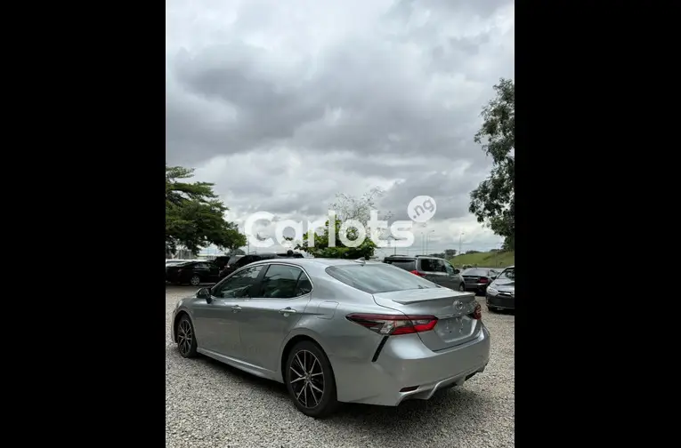 FOREIGN USED 2021 TOYOTA CAMRY SE for sale in Abuja, FCT - photo 6 of 7