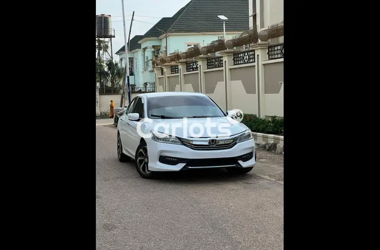 Nigerian Used TOKS STANDARD 2016 HONDA ACCORD for sale in Kaduna - thumbnail 2
