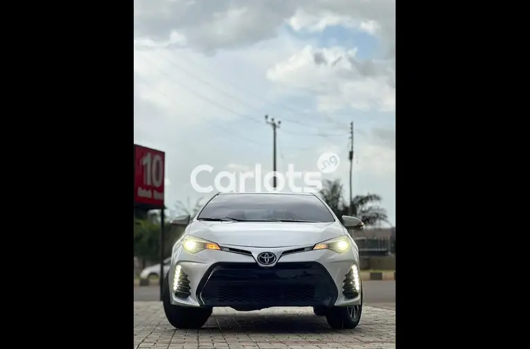 Nigerian Used 2018 UPGRADED TOYOTA COROLLA SE for sale in Kaduna - photo 1 of 7
