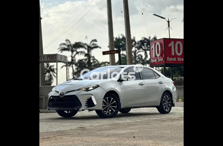 Nigerian Used 2018 UPGRADED TOYOTA COROLLA SE for sale in Kaduna - thumbnail 2