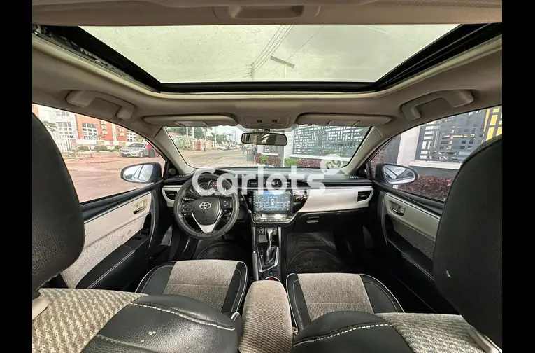 Nigerian Used 2018 UPGRADED TOYOTA COROLLA SE for sale in Kaduna - photo 3 of 7