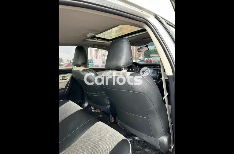 Nigerian Used 2018 UPGRADED TOYOTA COROLLA SE for sale in Kaduna - photo 4 of 7