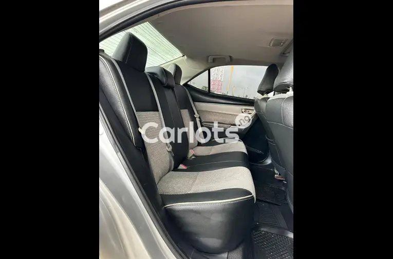 Nigerian Used 2018 UPGRADED TOYOTA COROLLA SE for sale in Kaduna - thumbnail 5