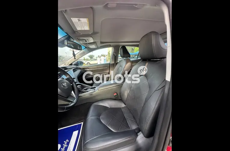 used Toyota Camry XLE 2018 for sale in Abuja, FCT - photo 4 of 7