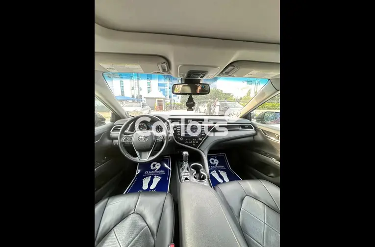 used Toyota Camry XLE 2018 for sale in Abuja, FCT - photo 2 of 7