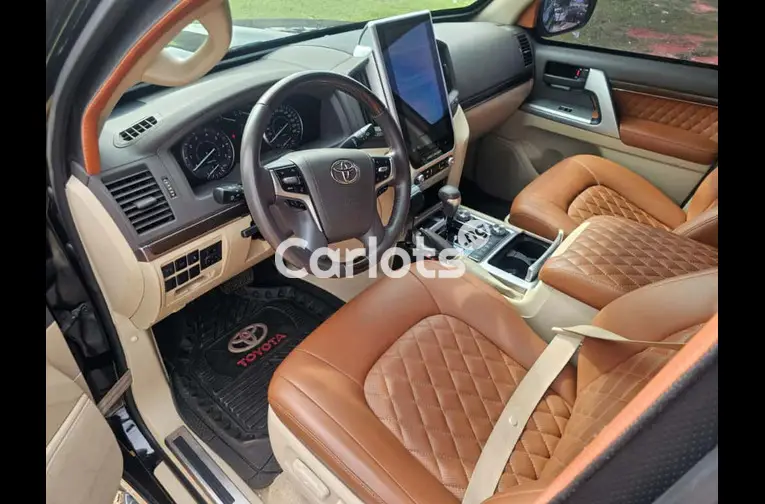 FOREIGN USED 2020 BULLETPROOF TOYOTA LAND CRUISER VIP for sale in Abuja, FCT - photo 2 of 7