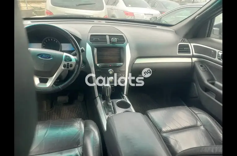 BOUGHT BRAND NEW 2014 FORD EXPLORER XLT for sale in Ajah, Lagos - photo 2 of 7