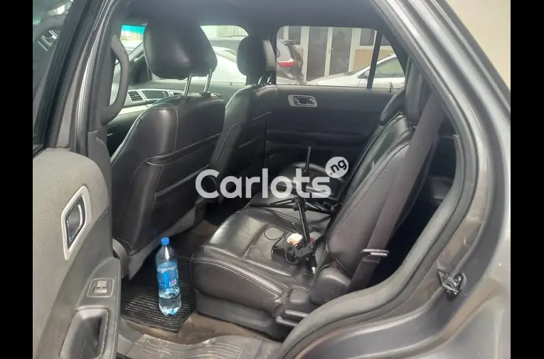 BOUGHT BRAND NEW 2014 FORD EXPLORER XLT for sale in Ajah, Lagos - photo 3 of 7