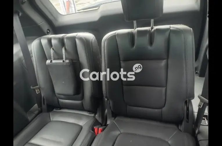 BOUGHT BRAND NEW 2014 FORD EXPLORER XLT for sale in Ajah, Lagos - thumbnail 4