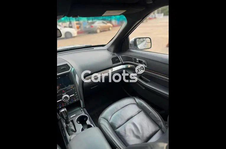 Nigerian Used 2018 FORD EXPLORER LIMITED for sale in Abuja, FCT - photo 4 of 7