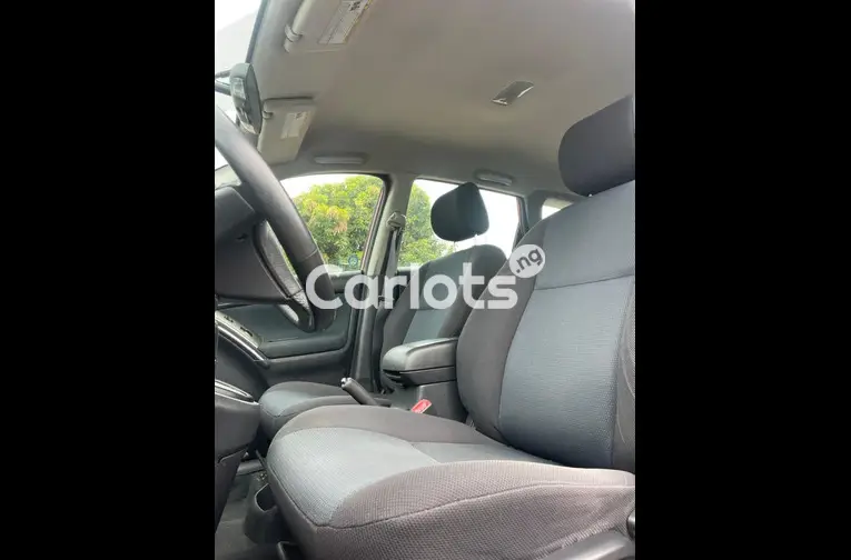 USED 2007 TOYOTA MATRIX for sale in Garki, FCT - photo 2 of 7