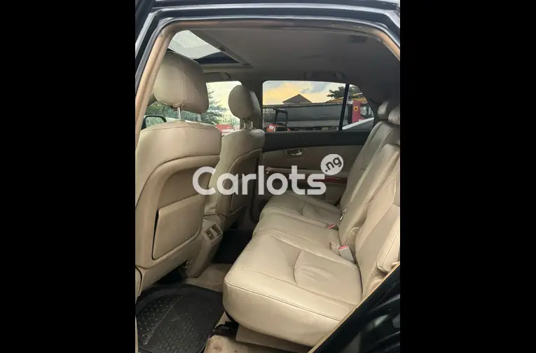 Nigerian Used 2006 LEXUS RX330 for sale in Abuja, FCT - thumbnail 3