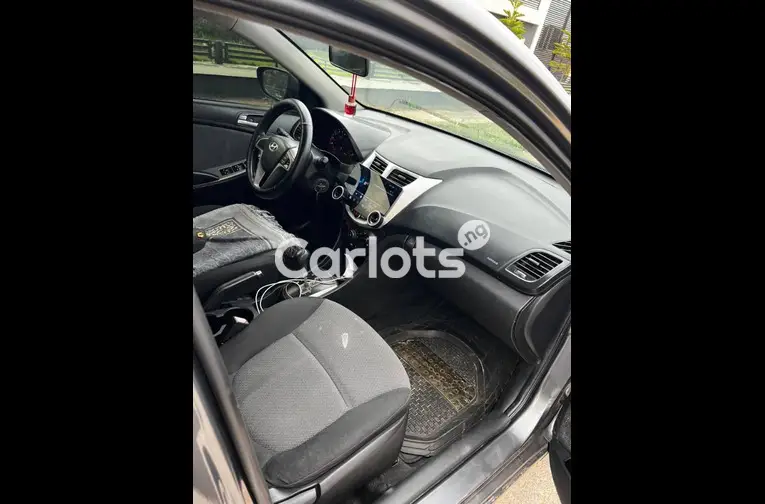 HYUNDAI ACCENT 2013 - 5/7