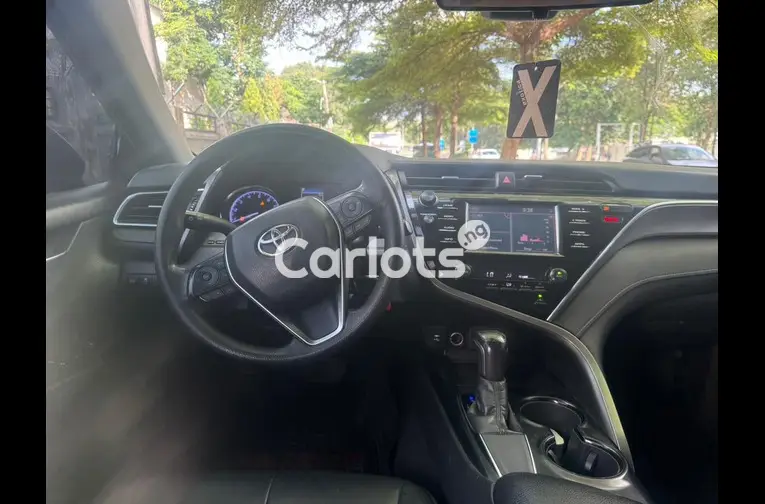 2018 TOYOTA CAMRY S E - 2/7