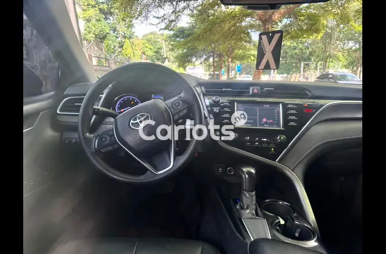 Nigerian Used 2018 TOYOTA CAMRY SE for sale in Abuja, FCT - photo 3 of 7