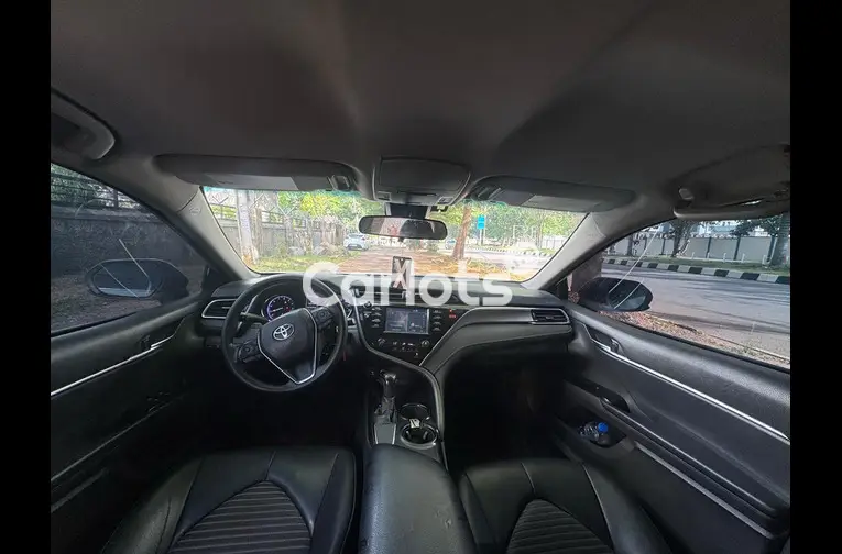 Nigerian Used 2018 TOYOTA CAMRY SE for sale in Abuja, FCT - photo 4 of 7