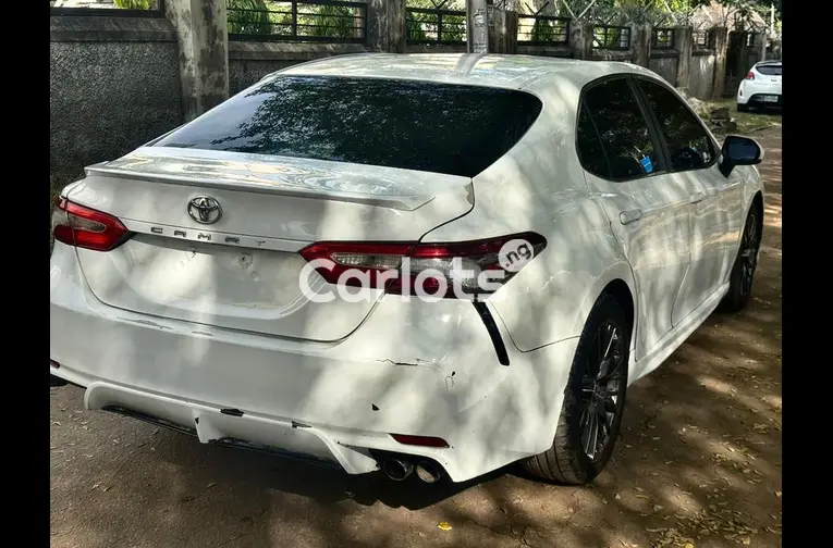 Nigerian Used 2018 TOYOTA CAMRY SE for sale in Abuja, FCT - photo 6 of 7