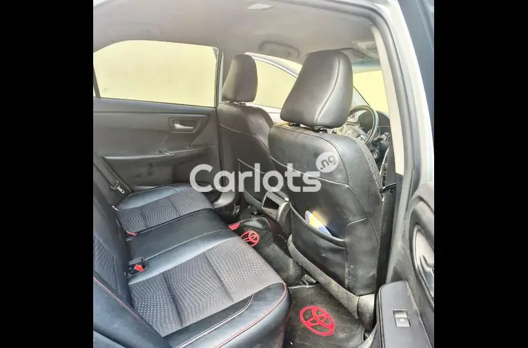 Nigerian Used 2015 FIRST BODY TOYOTA CAMRY for sale in Abuja, FCT - thumbnail 4