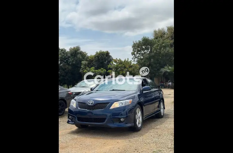 Nigerian Used TOKS STANDARD 2010 TOYOTA CAMRY SE for sale in Abuja, FCT - thumbnail 2