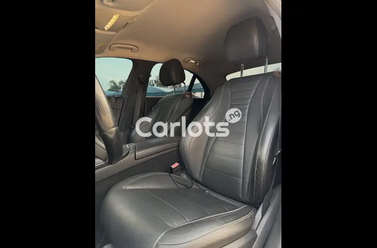 Foreign Used Clean 2017 Mercedes Benz E300 for sale in Garki, FCT - thumbnail 3
