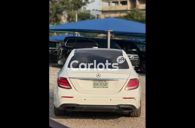 Foreign Used Clean 2017 Mercedes Benz E300 for sale in Garki, FCT - thumbnail 6