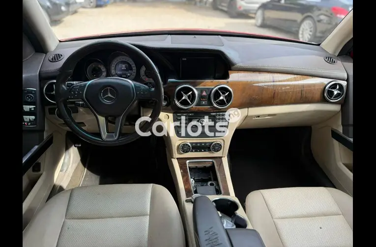 Nigerian Used 2014 MERCEDES BENZ GLK350 for sale in Abuja, FCT - photo 4 of 7