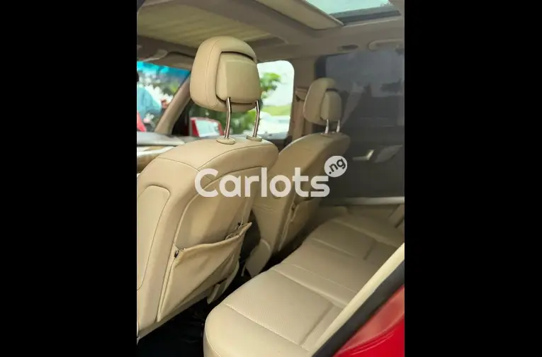 Nigerian Used 2014 MERCEDES BENZ GLK350 for sale in Abuja, FCT - photo 5 of 7