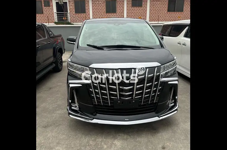 NEW ENTRY:FOREIGN USED 2020 TOYOTA ALPHARD LUXURY FULL OPTION for sale in Amuwo Odofin