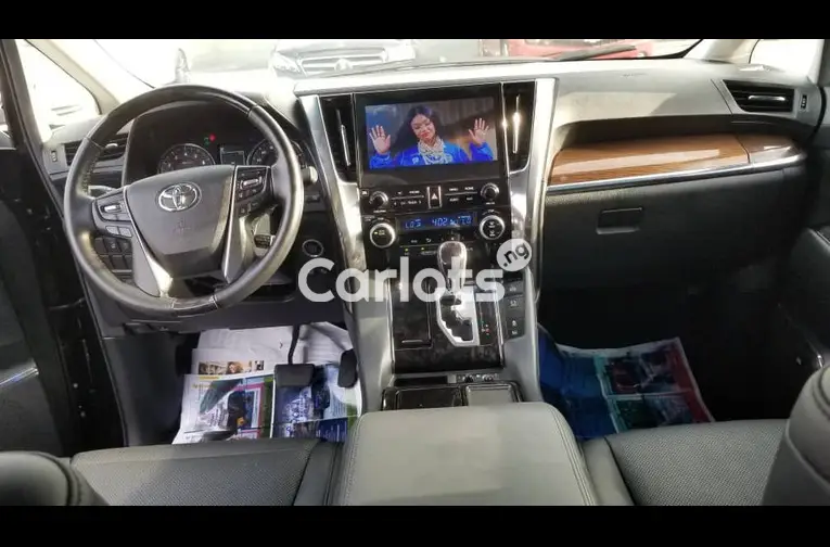 NEW ENTRY:FOREIGN USED 2020 TOYOTA ALPHARD LUXURY FULL OPTION for sale in Amuwo Odofin, Lagos - photo 2 of 7
