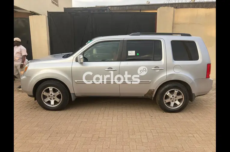 2010 Honda pilot touring for sale in Lagos, Lagos - photo 6 of 7