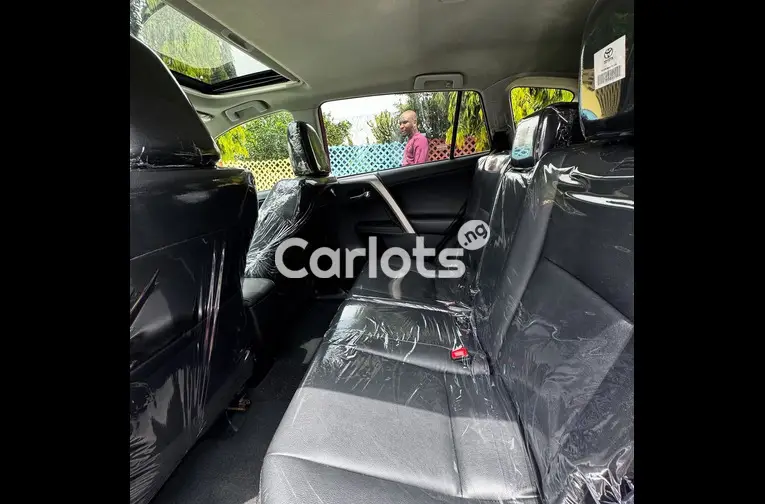 FOREIGN USED 2015 KEYLESS TOYOTA RAV4 LIMITED for sale in Abuja, FCT - thumbnail 5