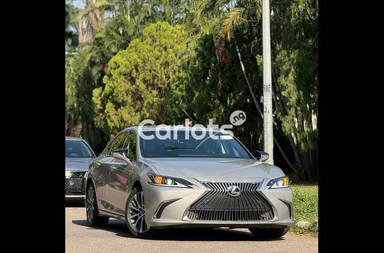 FOREIGN USED 2022 LEXUS ES350 - 1/7