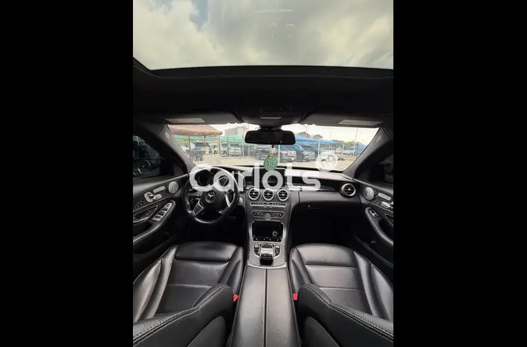 Clean 2015 Mercedes C400 - 2/6