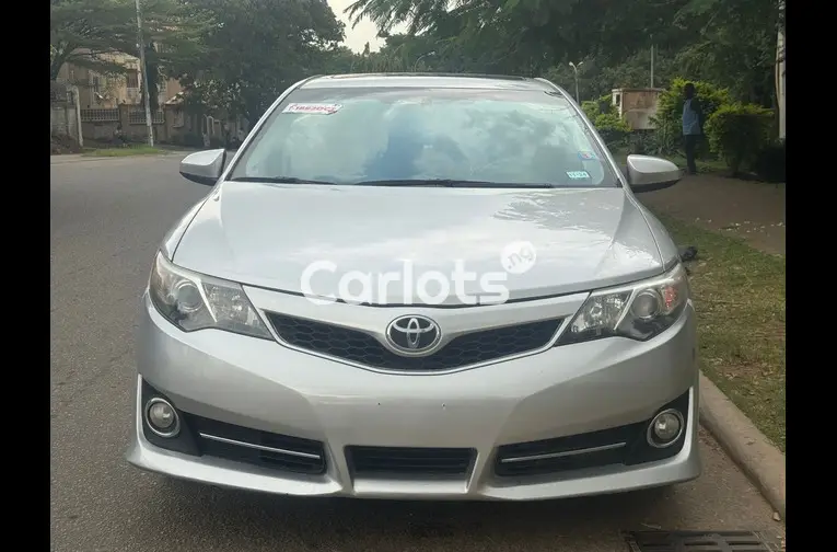 2013 TOYOTA CAMRY SE - 1/7