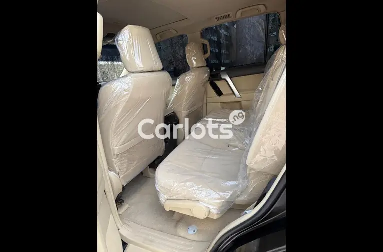 BRAND NEW 2023 TOYOTA LAND CRUISER PRADO TX.L - 4/7