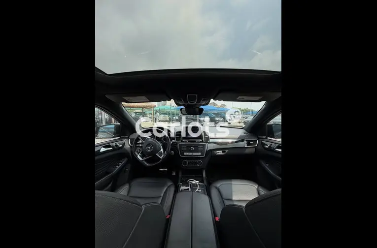 Clean 2019 Mercedes Benz GLE 43 AMG - 2/7