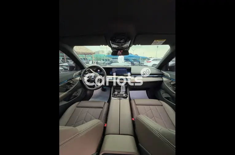 2025 BMW 520i - 2/7