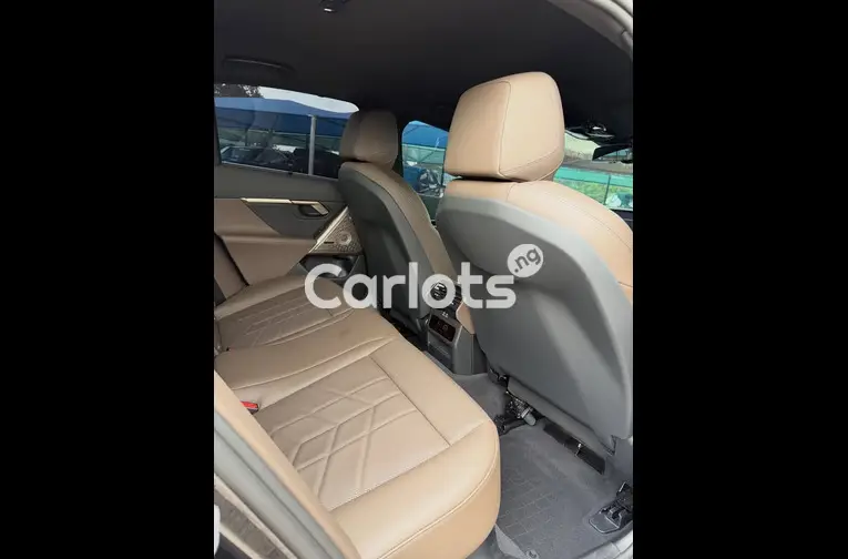 2025 BMW 520i - 5/7
