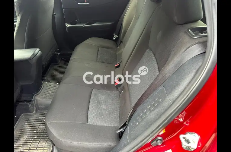 NEW ARRIVAL FOREIGN USED 2019 TOYOTA C-HR for sale in Ikeja, Lagos - thumbnail 3