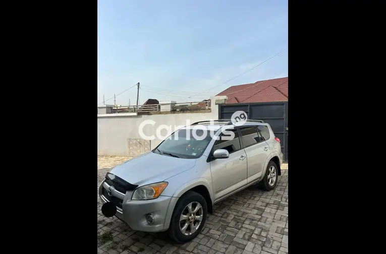 FIRST BODY KEYLESS 2010 TOYOTA RAV4 for sale in Kaduna