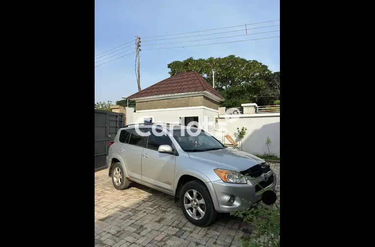 Nigerian Used FIRST BODY KEYLESS 2010 TOYOTA RAV4 for sale in Kaduna - photo 2 of 6