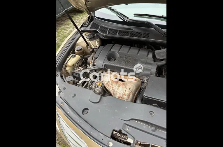 Nigerian Used 2010 TOYOTA CAMRY LE for sale in Lagos - thumbnail 7