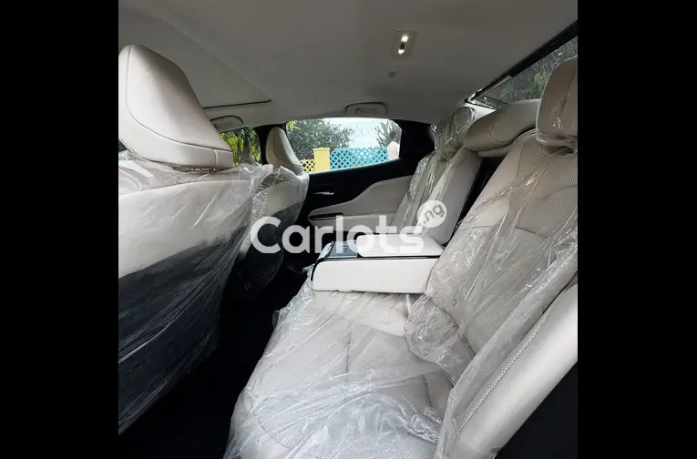 BRAND NEW 2025 TOYOTA CROWN HYBRID - 5/6