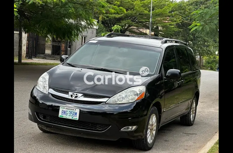 2010 TOYOTA SIENNA - 1/6