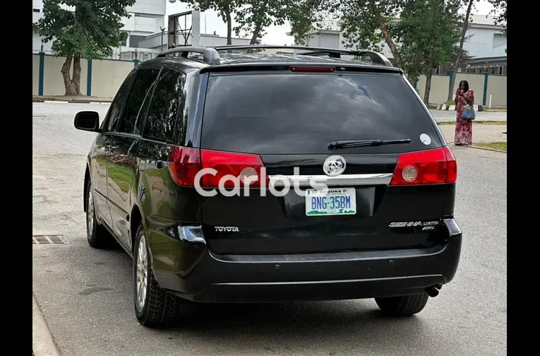2010 TOYOTA SIENNA - 6/6