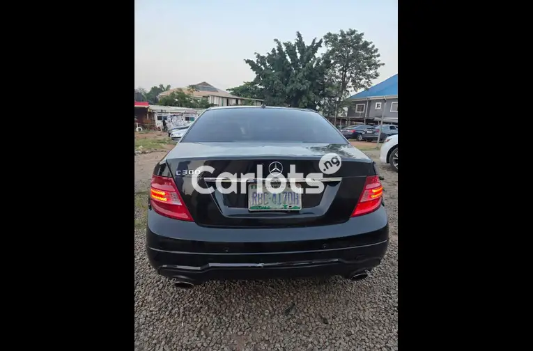 Registered 2010 Mercedes benz c300 for sale in Abuja, FCT - photo 5 of 5