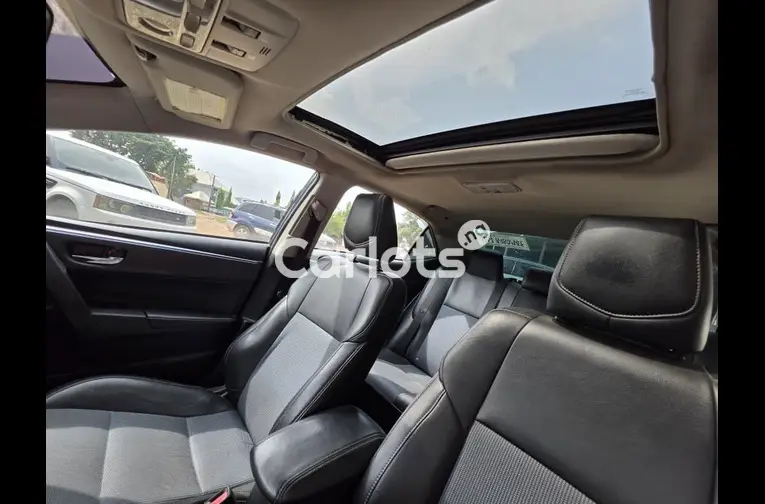 Nigerian Used Registered 2015 Toyota Corolla sports for sale in Abuja, FCT - thumbnail 4