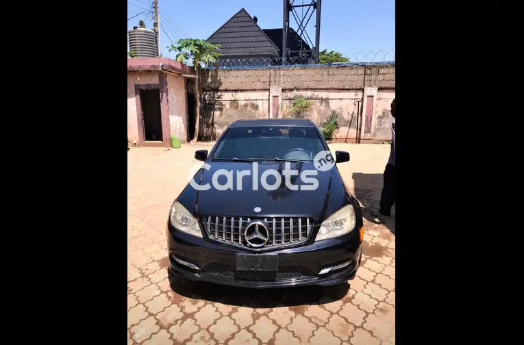 Nigerian Used FIRST BODY 2008 MERCEDES BENZ C300 for sale in Kaduna - thumbnail 2