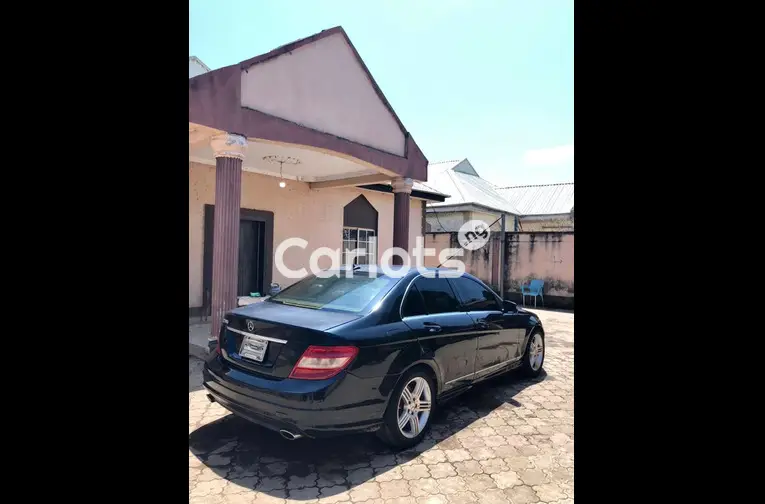 Nigerian Used FIRST BODY 2008 MERCEDES BENZ C300 for sale in Kaduna - thumbnail 5